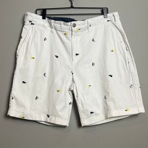 Nautica Deck Shorts Mens 38 Classic Fit Stretch White Sailboat Flag Print